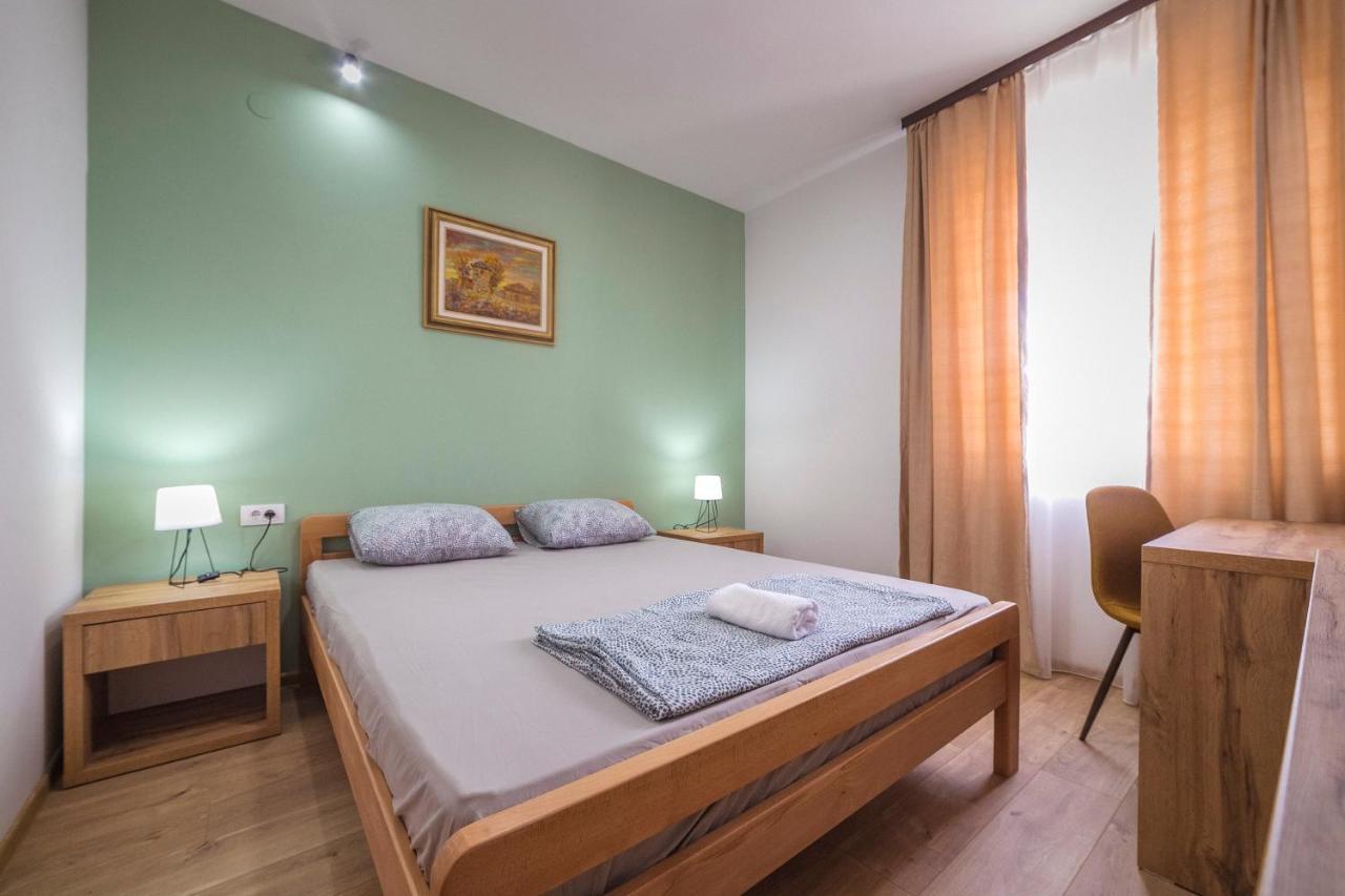 Zoe Pirot Apartment Bagian luar foto